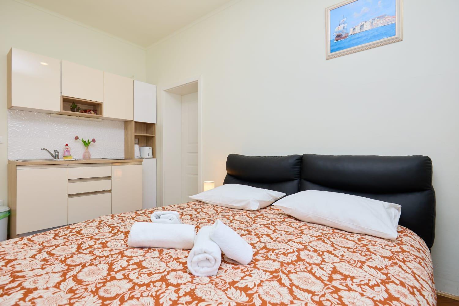 Apartment Spacious 4 Bedroom *