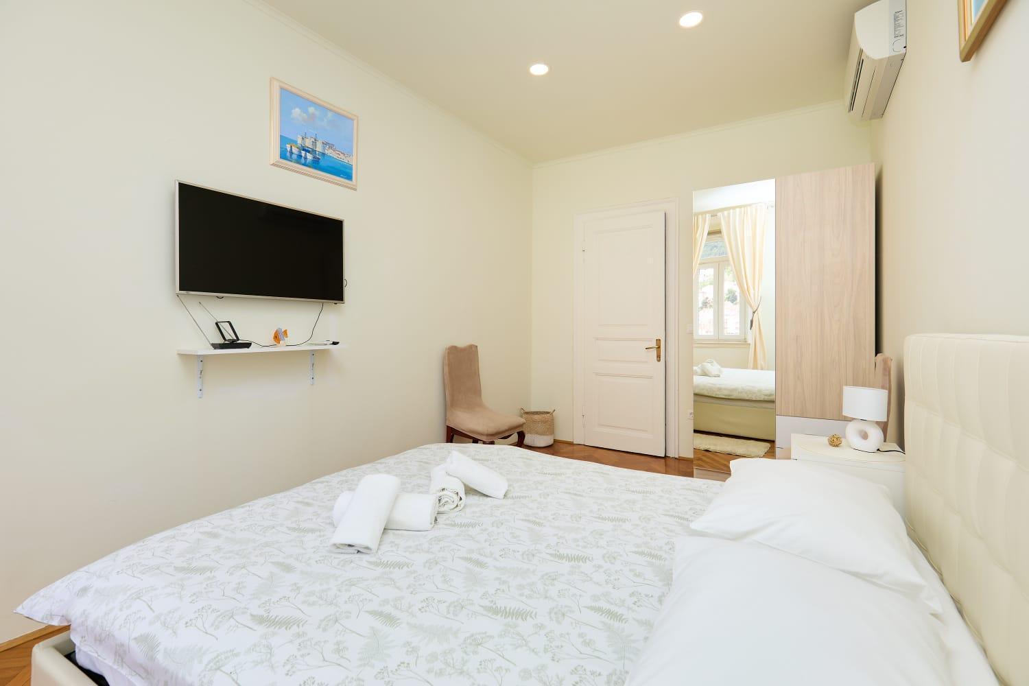 Spacious 4 Bedroom Appartamento