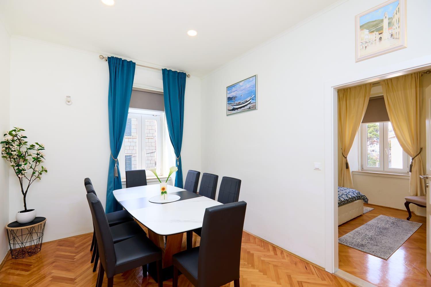 Spacious 4 Bedroom Appartement *
